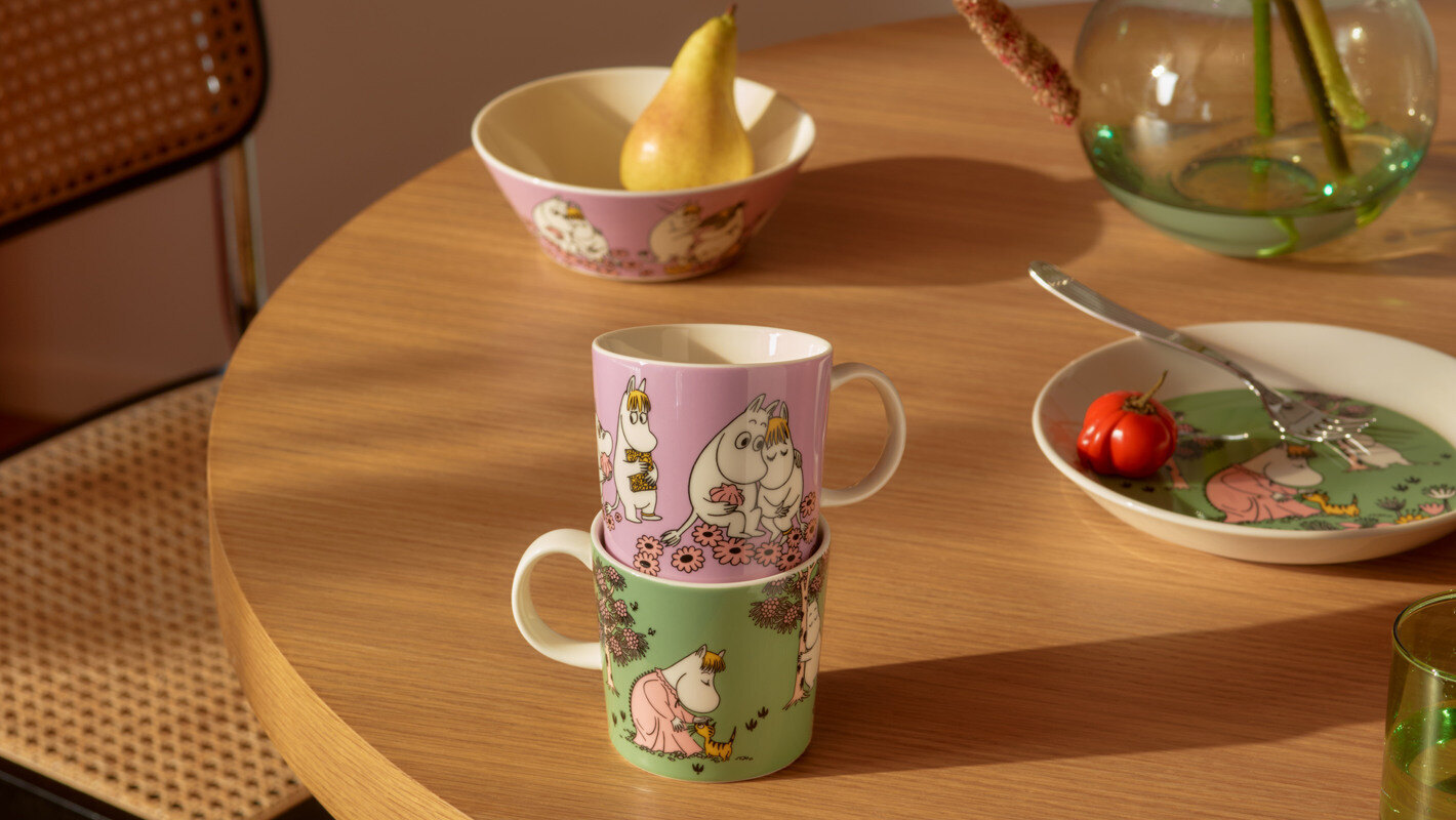 Två nya Moomin Classics-muggar: Säg hej till Förälskade och Omtanke